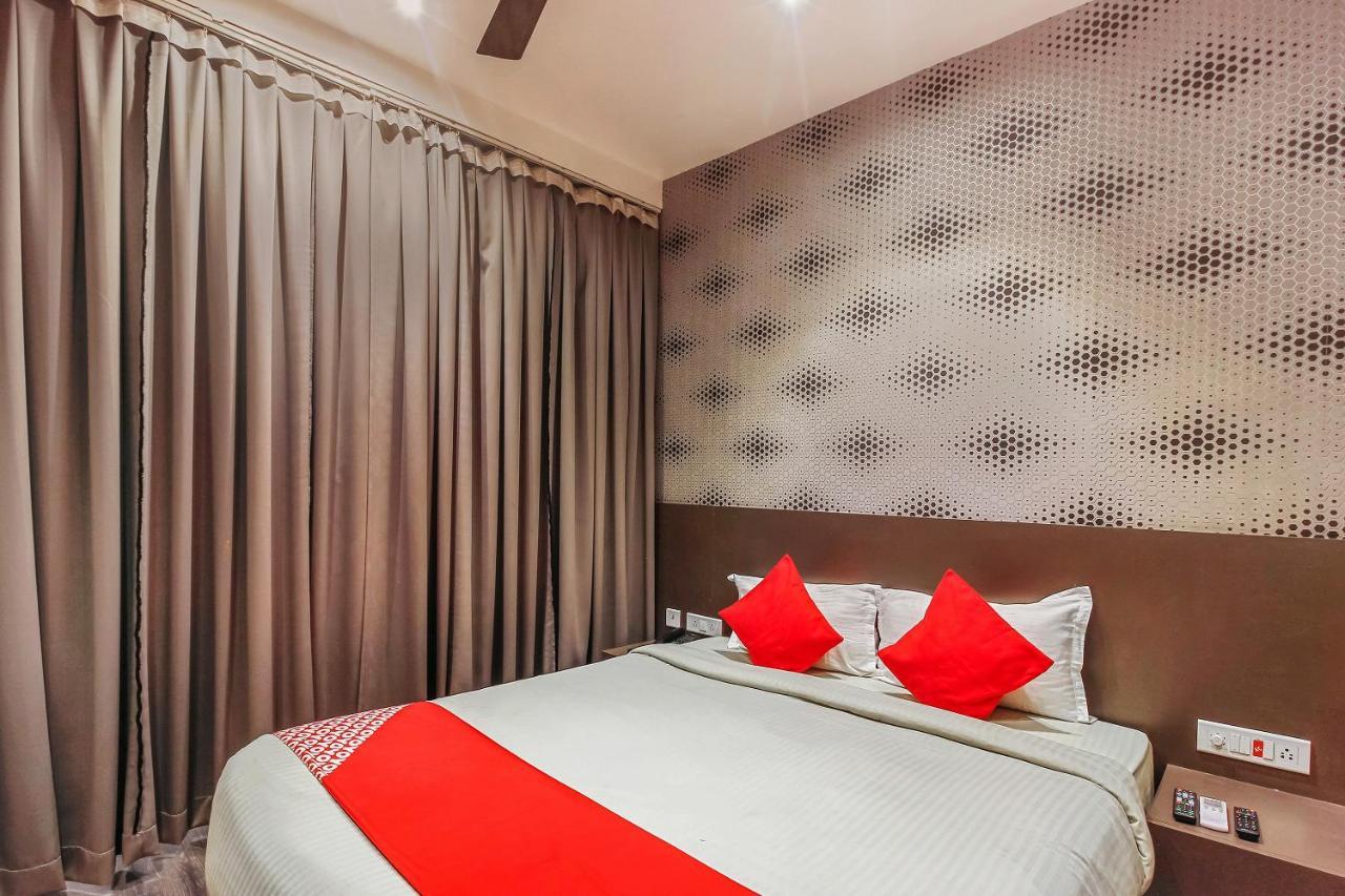 Zahirabad Oyo 26991 Stanza Luxurios Stay מראה חיצוני תמונה