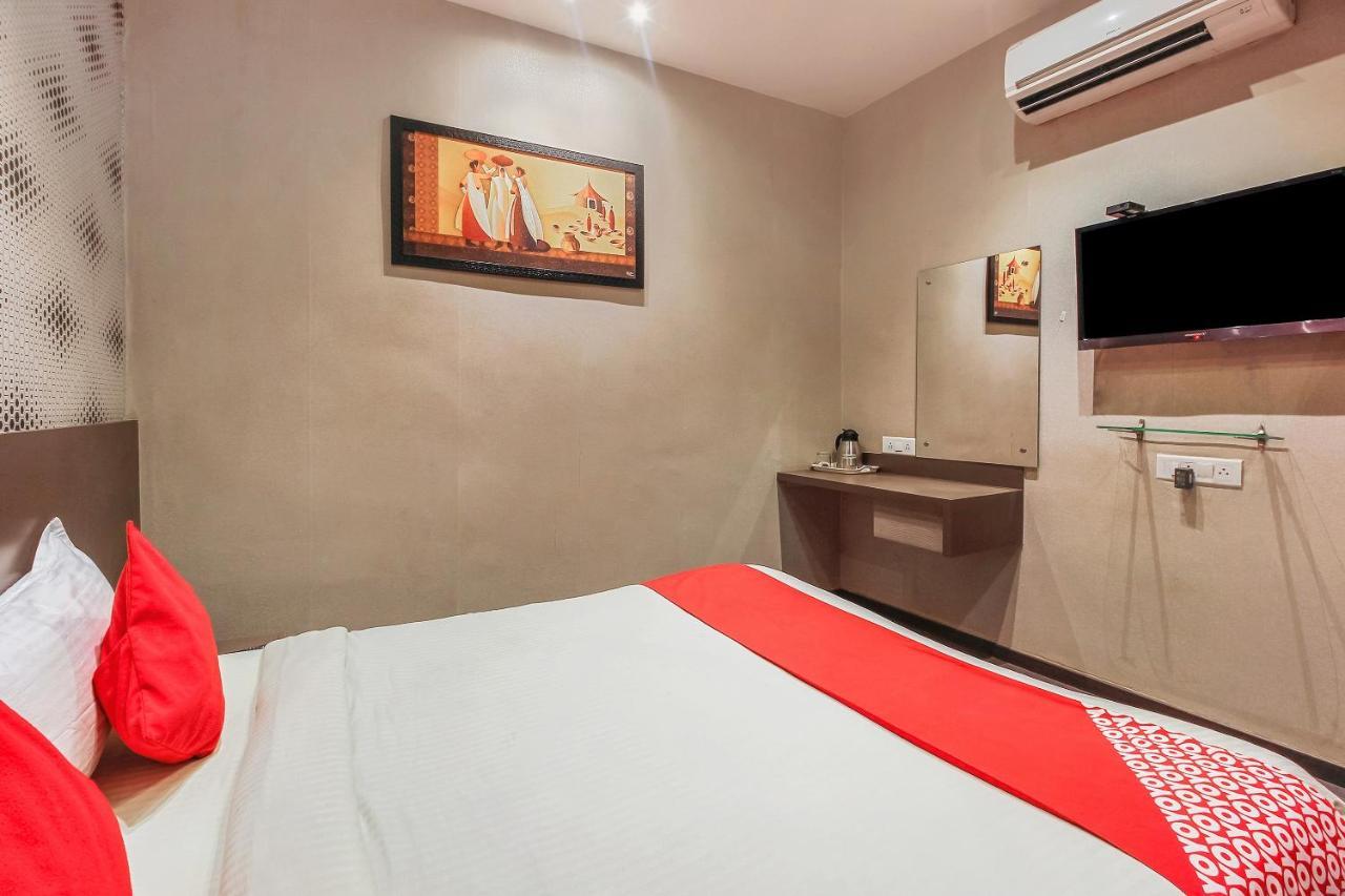 Zahirabad Oyo 26991 Stanza Luxurios Stay מראה חיצוני תמונה